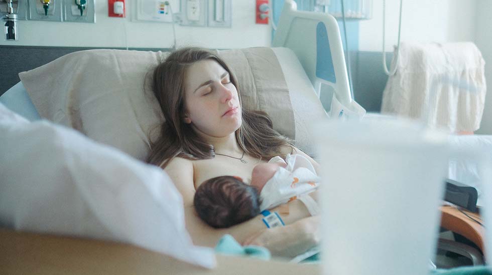 Synnyttäminen on mahdollista myös ilman lääkkeellisten kivunlievityskeinojen apua. Kuva: Wesley Tingey