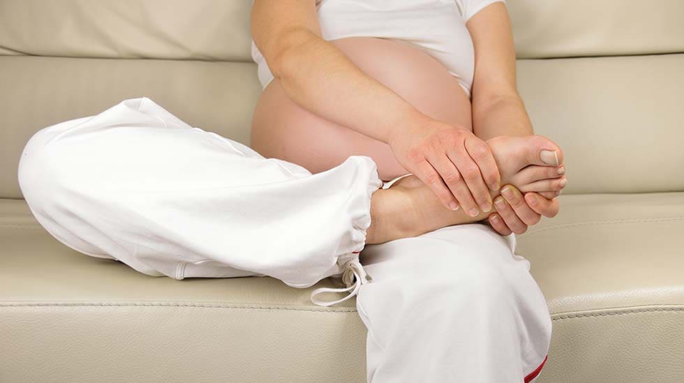 Jalkojen turvotus raskaana