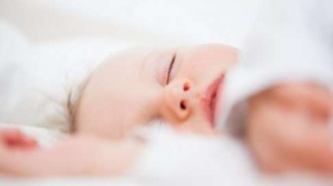 Vauvojen uni poikkeaa monin tavoin aikuisten unesta.