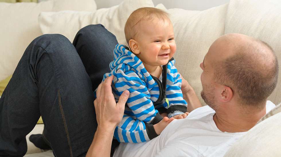 Lasten kanssa aikaa viettävä isä on hyväksi lasten kehitykselle. (Kuva: Shutterstock)
