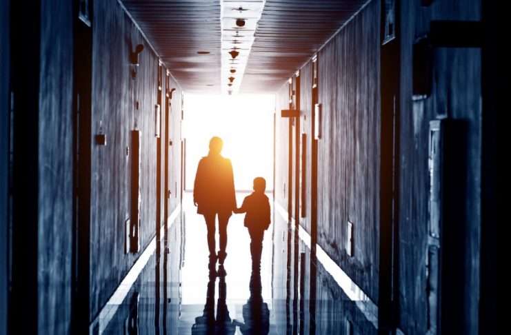 Etä-äiti Tiina: ”Lapsi ei ole tavara, jonka omistuksesta tapellaan!”