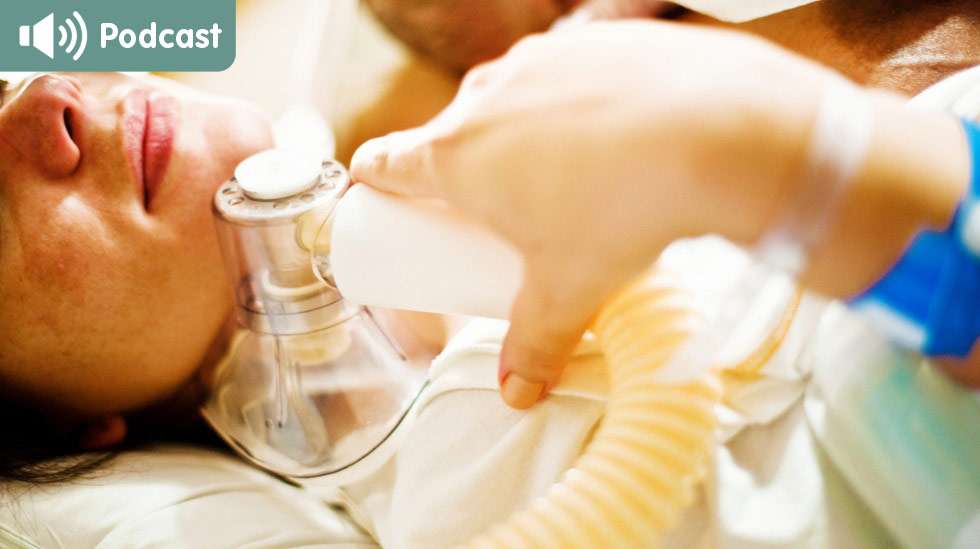 Ilokaasu on suosituin lääkkkeellinen kivunlievityskeino. Synnyttäjän itsensä on helppo annostella sitä hengitysmaskista. Kuva: iStock