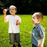 lapset_puistossa_180x180-2