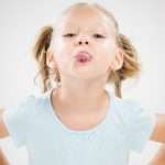 tytto_nayttaa_kielta_980-2