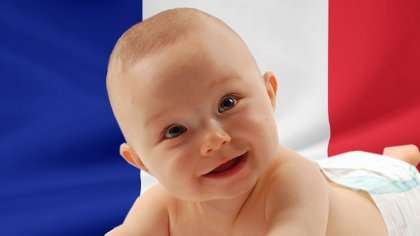 Ranskalainen vauva on onnellinen.