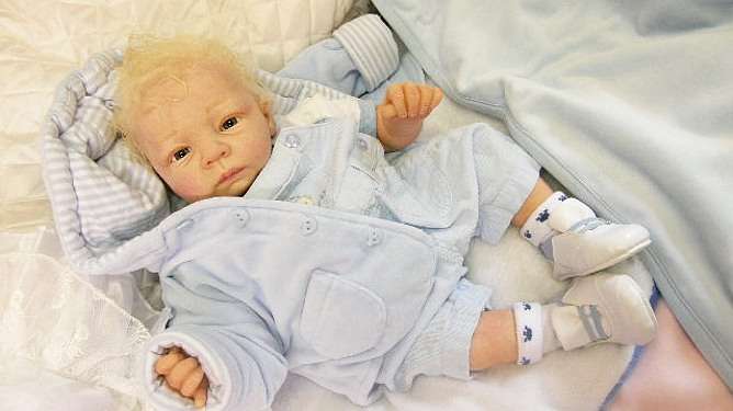 Reborn-nuket näyttävät hämmästyttävän paljon oikeilta vauvoilta. (Kuvat: Ogadigbon oma kuvagalleria)