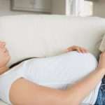 raskaana_nukkuu_lukee_668-3