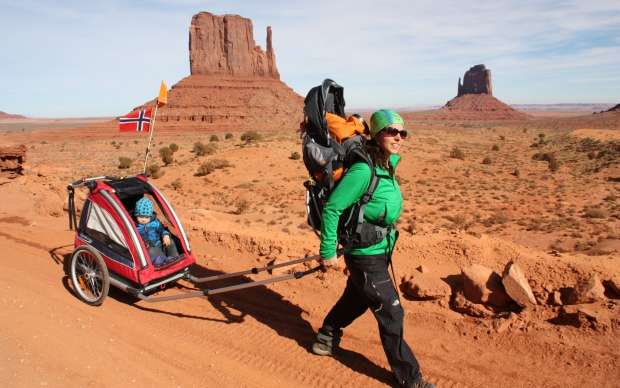 Monument Valley, Yhdysvallat vuonna 2013. Jalakset ovat vaihtuneet renkaisiin.