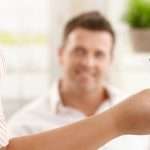 ultrakuva_mies_hymyilee_taustalla_980x549-3-2