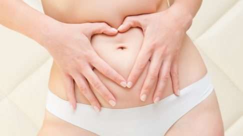 Kehossa tapahtuvat muutokset tuntuvat monilla jo ennen raskaustestin tekoa – tunnistatko oireet? (Kuva: Shutterstock.)