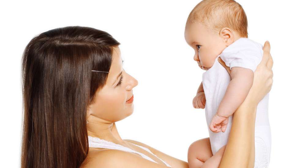 Vauvaa ja äitiä yhdistää ulkonäön lisäksi myös suolistobakteerit.