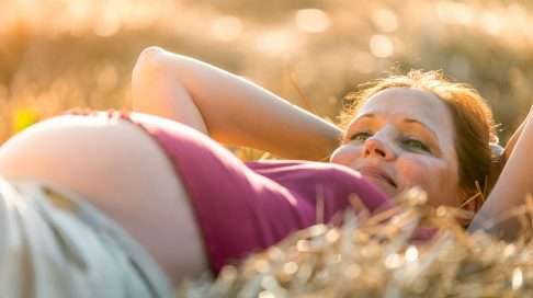 Vain odottaja tietää, miltä tuntuu, kun toinen ihminen kasvaa sisällä. (Kuva: iStock)