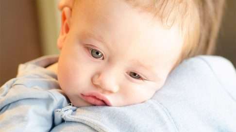 Lapsen sairastaessa vanhemman huoli voi olla kova. (Kuva: Shutterstock)