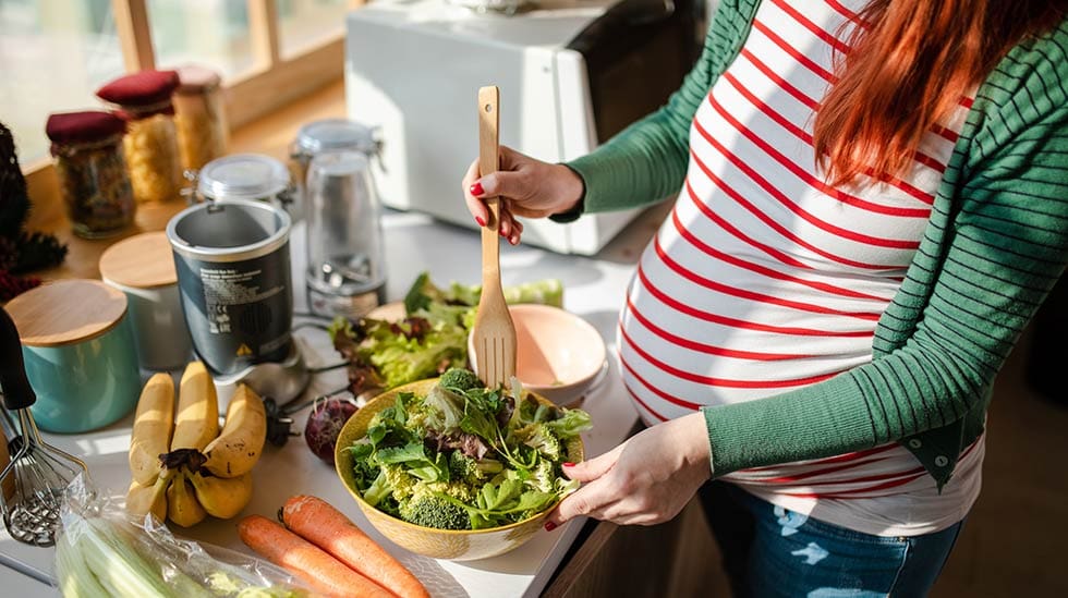 Monipuolisuus on valttia ruokavaliossa myös raskausaikana. (Kuvat: iStock)