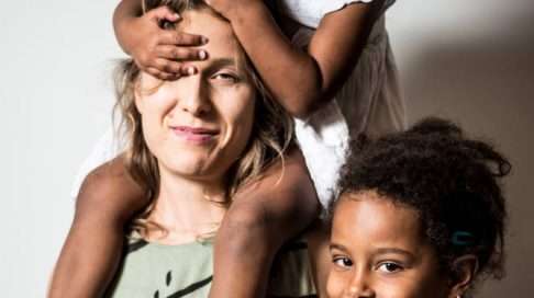 Marjo Smolander pitää suomalaista äitkulttuuria yksinäisyyden kannalta ongelmallisena.