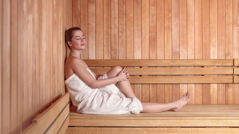 Ulkomailla monet raskausajan suositukset kieltävät kuumassa kylpemisen ja saunomisen. Mihin kielto perustuu, ja onko se aiheellinen? Kuva: iStock