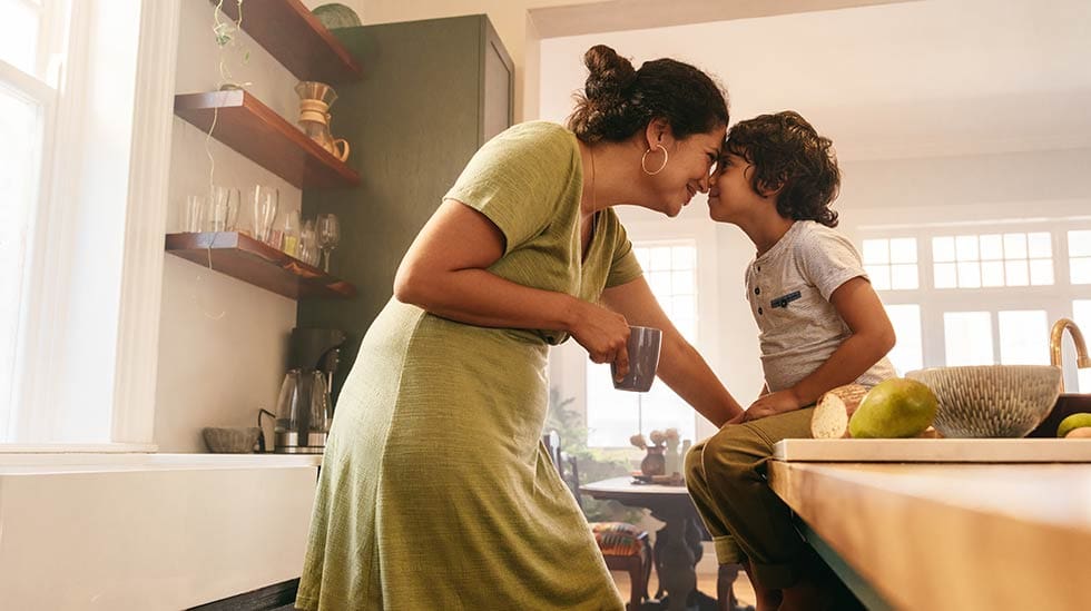 ”Sinä olet pojillesi naisen prototyyppi”, Abby Rodman muistuttaa. (Kuva: iStock)