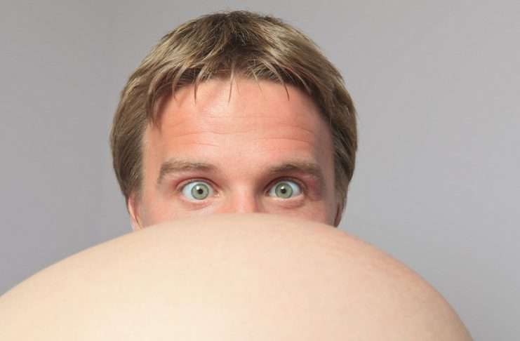 Mies googlettaa: ”Miten selvitä raskaana olevan naisen kanssa?”