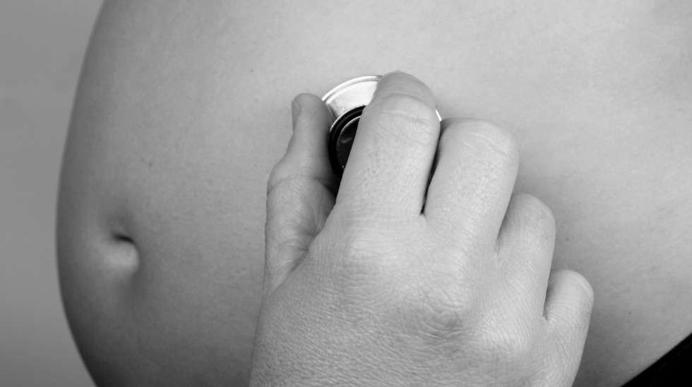 Yhtä tärkeää kuin kuunnella vauvaa, on kuunnella äitiä – ja saada hänet uskomaan, että hän on kyllin hyvä.