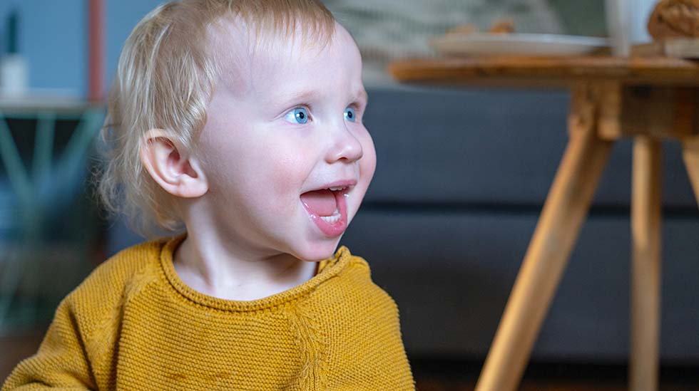 Lasten suusta voi kuulla monta ihmeellistä asiaa! (Kuva: Britta Reimann/Unsplash)