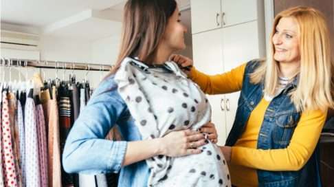 Äitiysvaatteiden ostaminen on parhaimmillaan kutkuttavan ihanaa. Kuva: iStock
