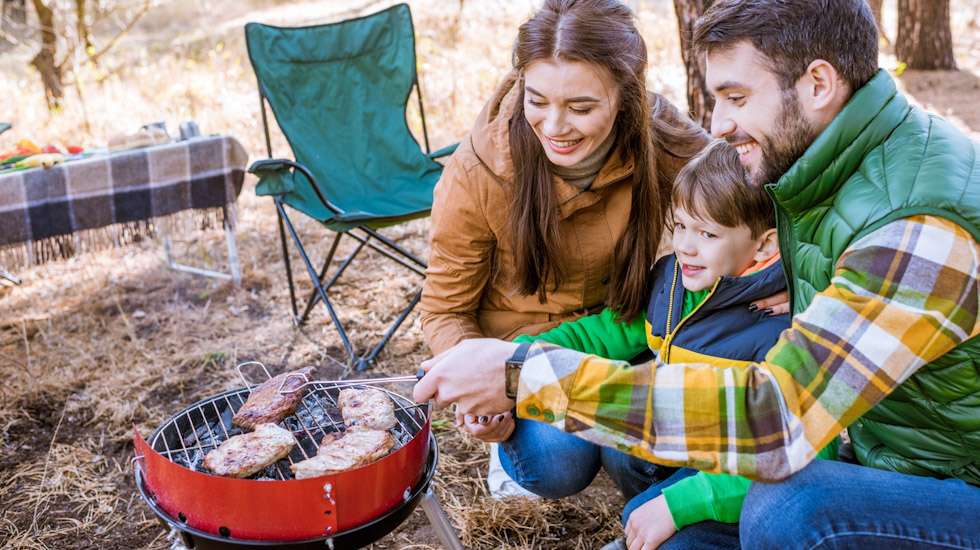 Retkeily perheen kanssa eväiden kera on foorumiäitien mieleen. Kuva: iStock