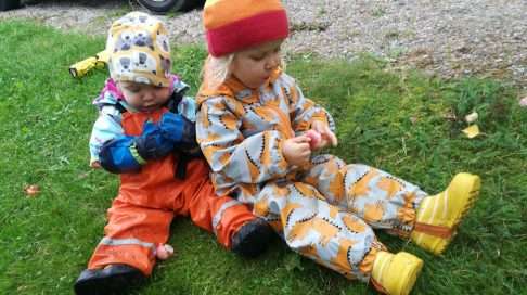 Kuravaatteet check, paitsi kuopukselle voisi myös hommata kurahaalarin märimpiä kelejä varten, kirjoitti projektipäällikkö muistiinpanoihinsa.