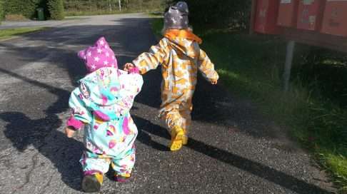 Valvottajakaksikko vauhti päällä.