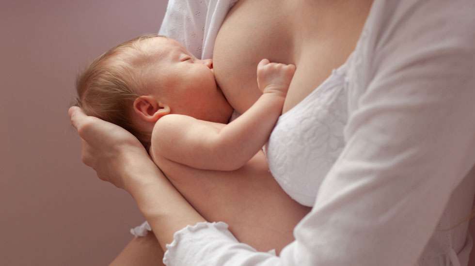RIntamaito on kehittynyt vuosituhansien saatossa täydelliseksi ravinnoksi vauvalle. Kuva: iStock