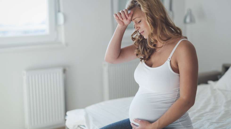 Stressiä kokevilla odottajilla oli selkeästi useammin liitoskipuja, pahoinvointia ja uupumusta kuin verrokkiryhmällä. Kuva: iStock