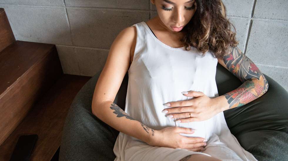 Pelko raskauskomplikaatioista voi ahdistaa odottajaa. Kuva: iStock