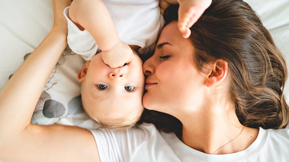 Äitiaivoilla viitataan usein aiempaa heikompaan kognitiiviseen suorituskykyyn, mutta tosiasiassa äidiksi tulolla on useita positiivisia vaikutuksia aivoihin. (Kuva: iStock)