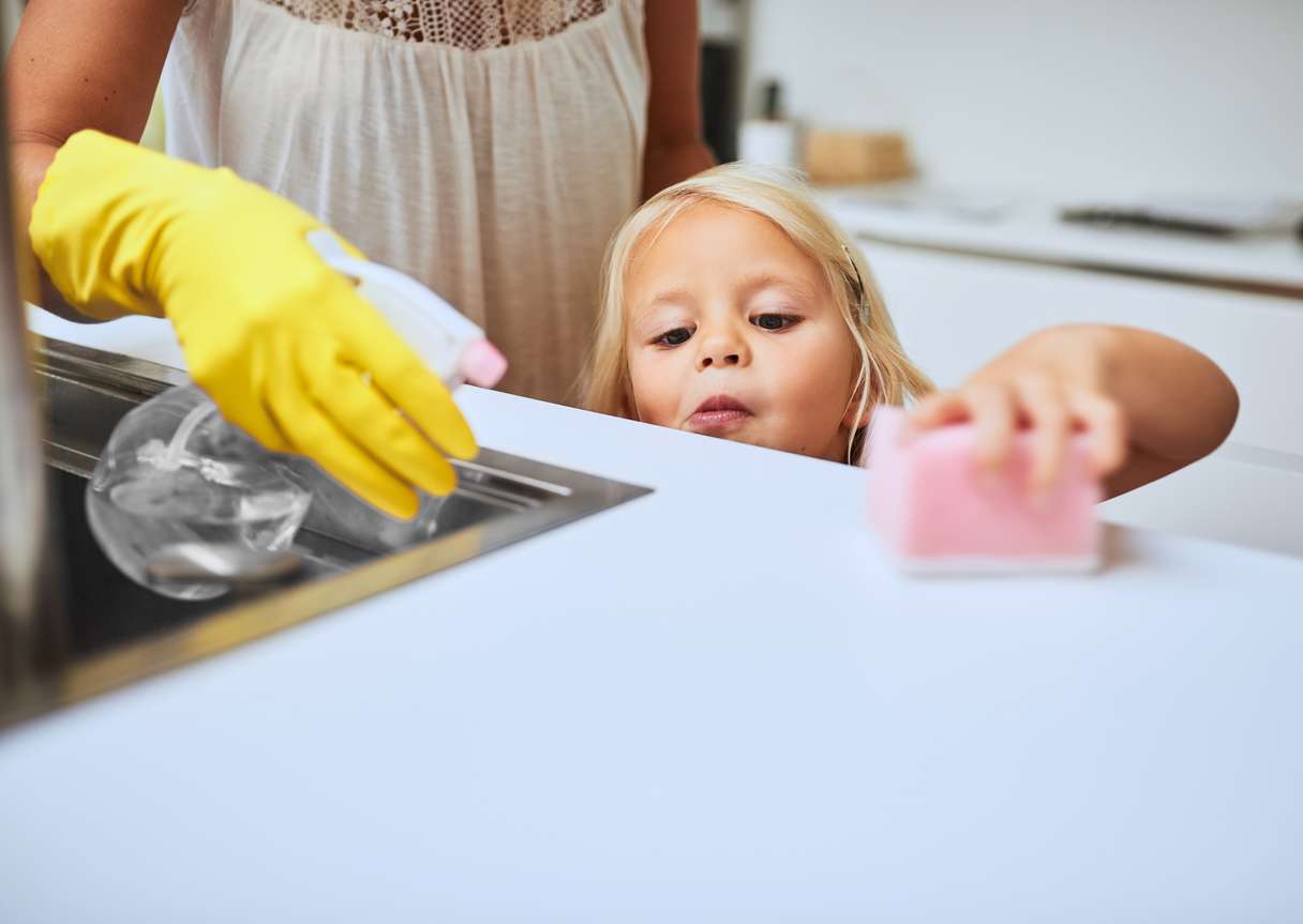 Pintojen huolellinen ja tiheä puhdistus on tärkeä osa bakteerien ja virusten torjuntaa. Kuva: iStock