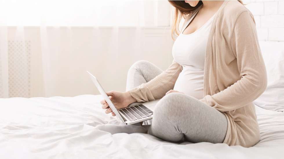 Raskausajan uutiskirje tulee sinulle joka viikko, aina raskausviikkosi vaihtuessa. Se kertoo miten lapsi sisälläsi kehittyy ja millaisia muutoksia sinun kehosi käy läpi. Kuva: iStock