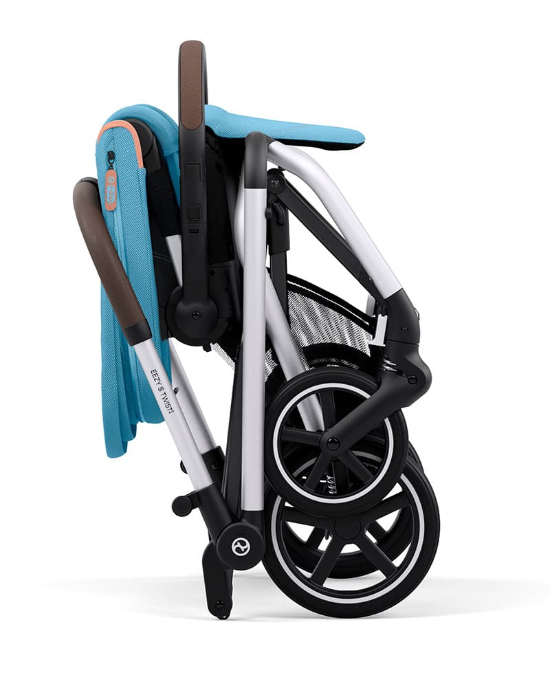 Cybex Eezy S Twist +2 -matkarattaissa on jämäkät, jousitetut ja hieman tavallista isommat renkaat, joiden ansiosta kulkeminen käy vaivattomasti epätasaisemmallakin alustalla.