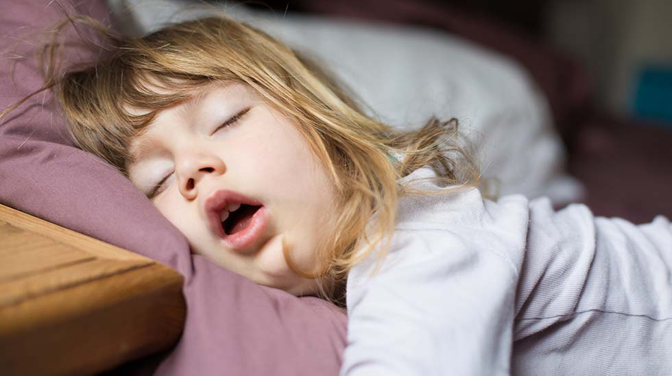 Kesäaikaan tai talviaikaan siirtyminen sotkee lapsiperheiden aikataulua varsinkin aamujen osalta. Kuva: iStock