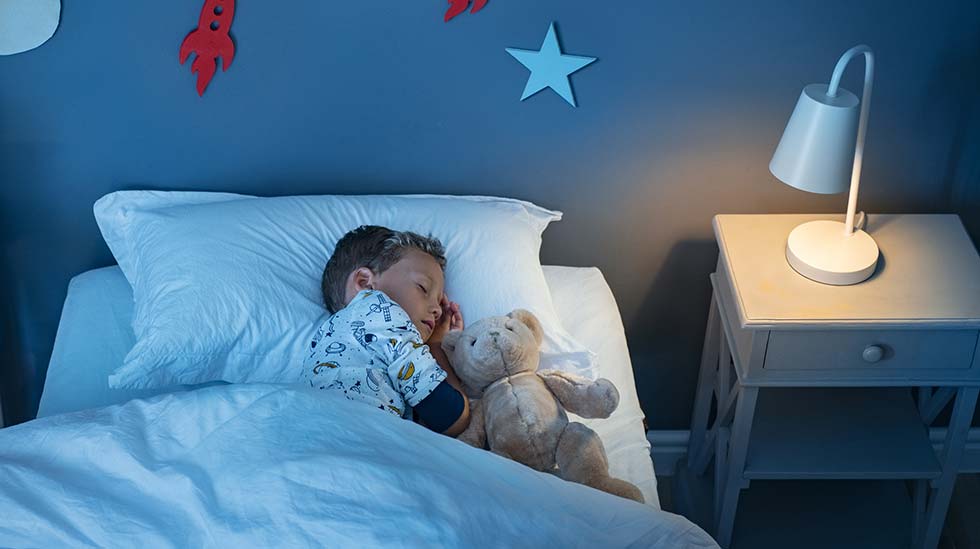 Lapsen yökastelu voi liittyä muun muassa elämänmuutokseen. Joskus taustalta voi löytyä jokin sairaus. (Kuva: iStock)