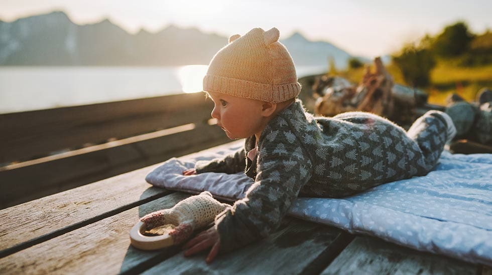 Aito ja luonnollnen. Sellainen on lapsuus – ainakin Instagramin lastenvaatetileillä. (Kuvituskuva: iStock)