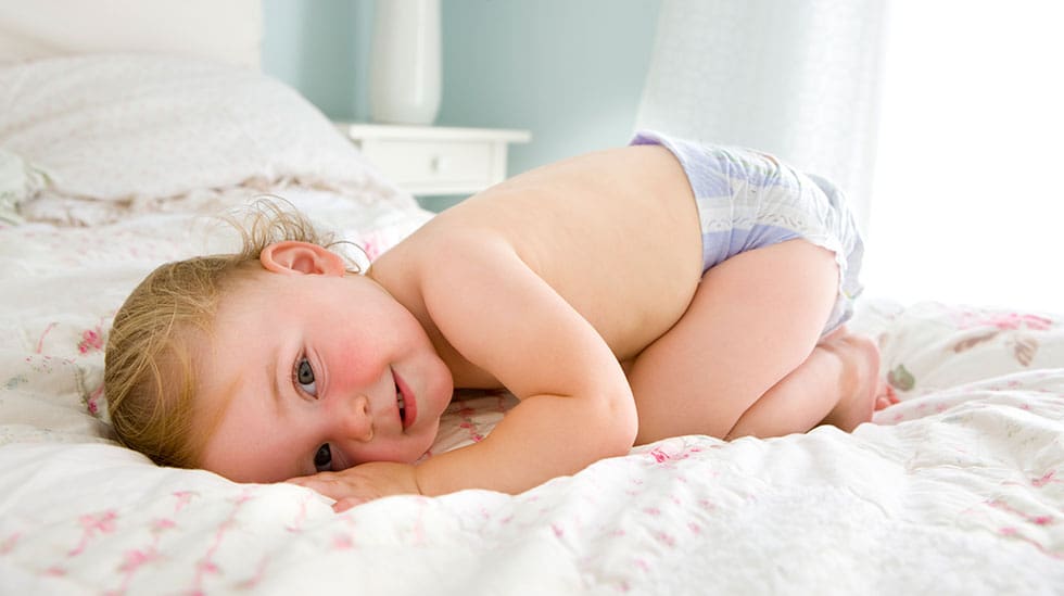 Vauvan ihonhoito muodostuu pikkuhiljaa luonnolliseksi rutiiniksi vauva-arjessa, ja helpottuu lapsen kasvaessa. (Kuva: Getty Images)