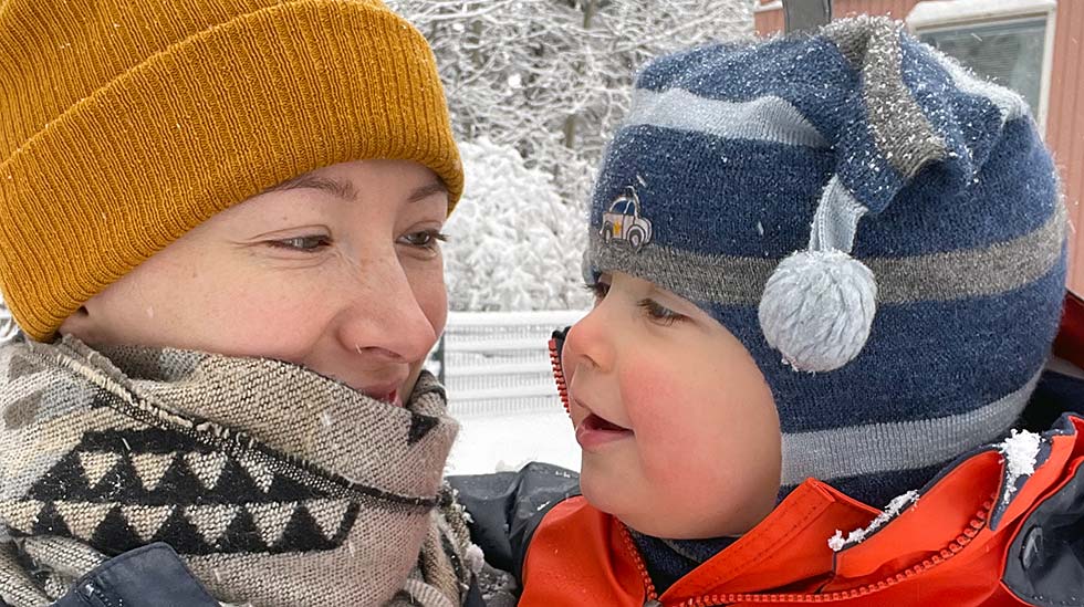 Kolmen kuukauden hoitovapaan aikana lapsi kehittyi harppauksin, mikä teki päätöksen helpoksi: on aika aloittaa päiväkoti! (Kuva: Maria)