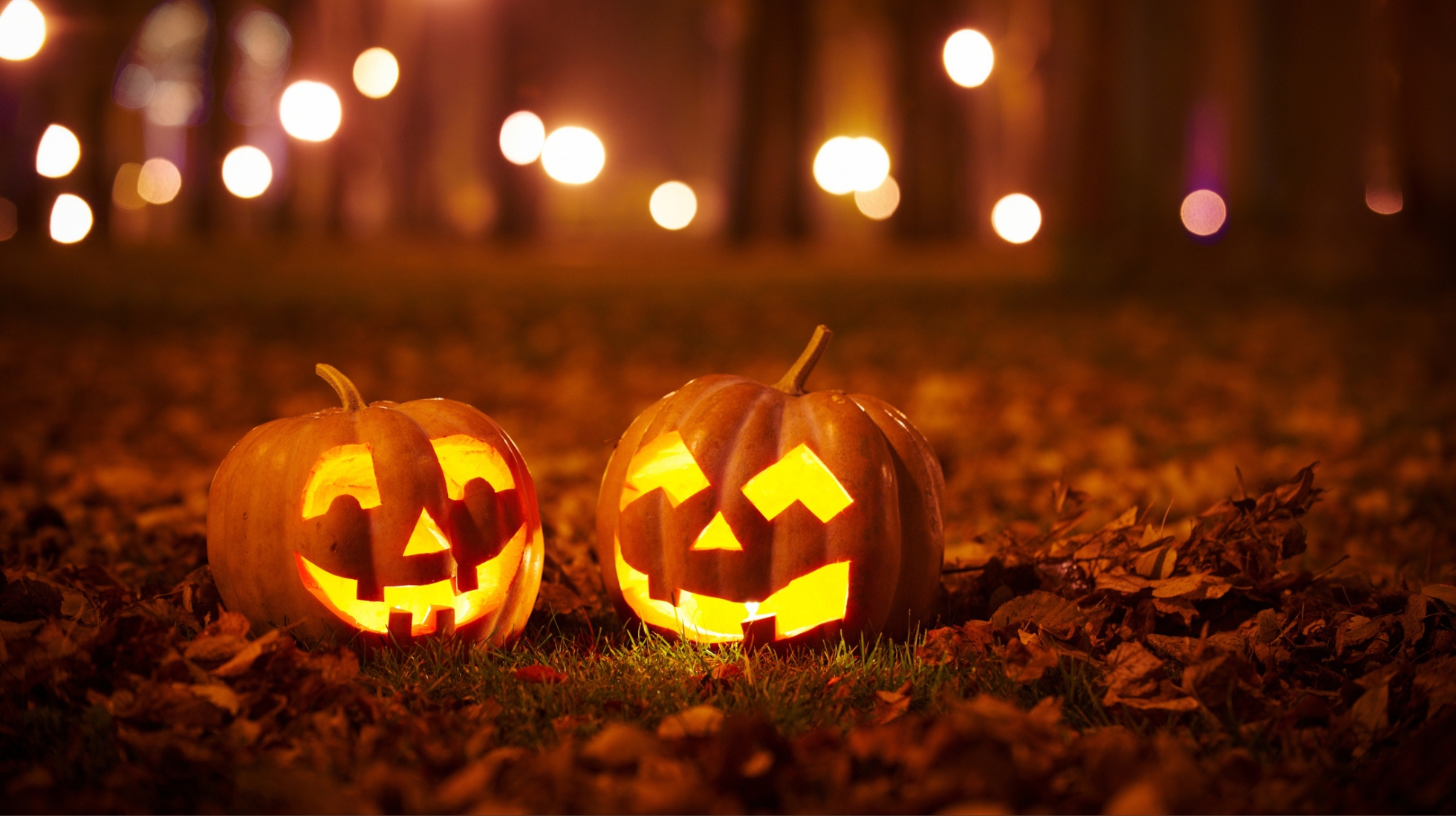 Kaksi halloween-kurpitsaa